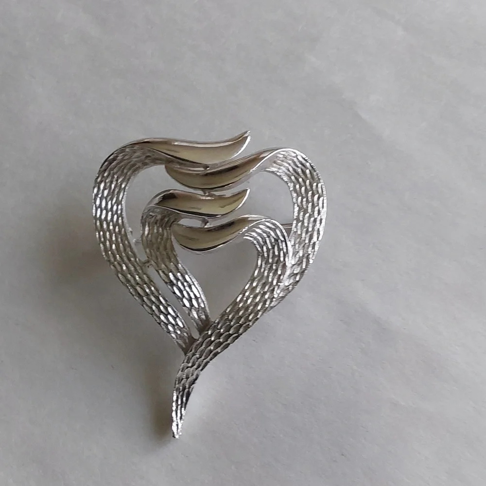 VINTAGE LAYERED HEART‎ BROOCH